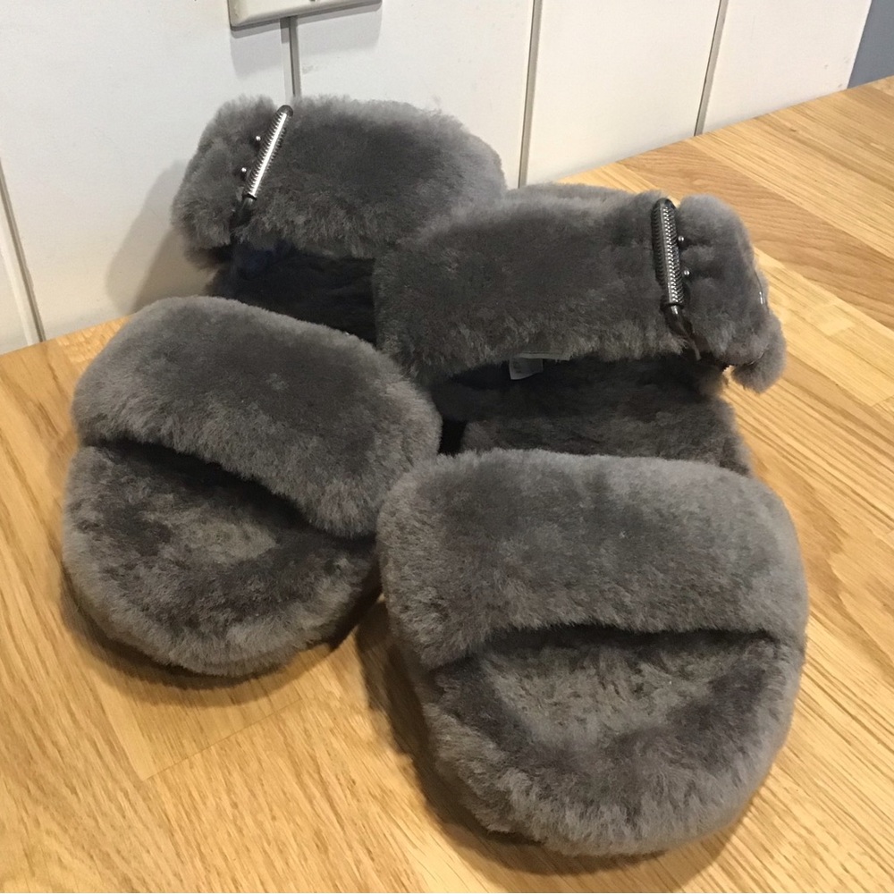 NWOT UGG Fluffette Slides
